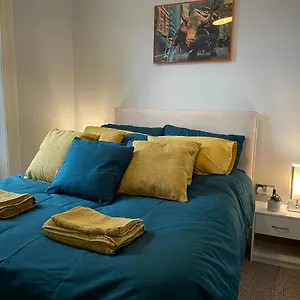 St Flat By Hnfc - Netflix & Popcorn Apartment