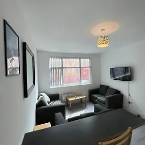 The Bake - 5 Bedroom Large Sleeps Up To 16 Person Apartment