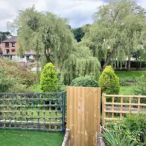 https://modern-3-bedroom-home-in-coy-pond-poole.bournemouth-hotels.org