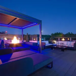 https://stunning-penthouse-w-luxury-roof-terrace-hot-tub.bournemouth-hotels.org