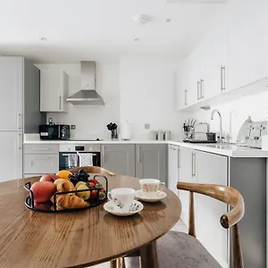 https://lovely-one-bed-duplex-flat.bournemouth-hotels.org